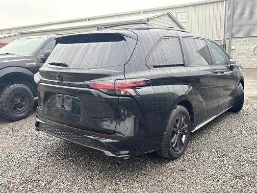 2025 Toyota Sienna XSE 7 Passenger