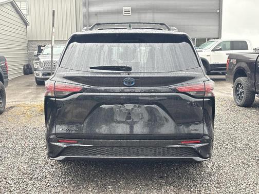 2025 Toyota Sienna XSE 7 Passenger