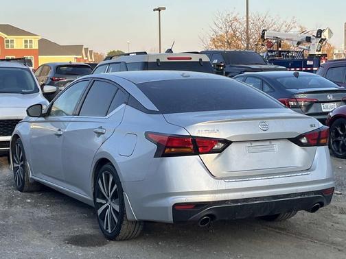 2021 Nissan Altima SR FWD