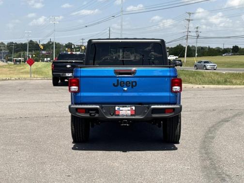Hydro Blue Pearlcoat 2024 Jeep Gladiator SPORT