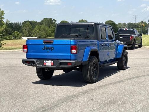 Hydro Blue Pearlcoat 2024 Jeep Gladiator SPORT