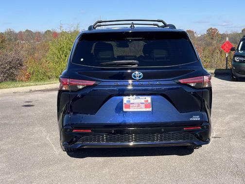 2021 Toyota Sienna XSE 7 Passenger