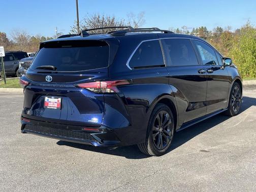 2021 Toyota Sienna XSE 7 Passenger