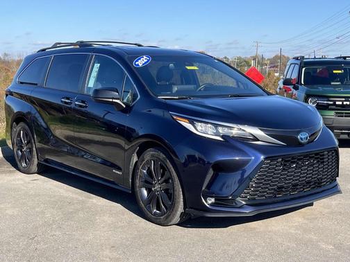 2021 Toyota Sienna XSE 7 Passenger