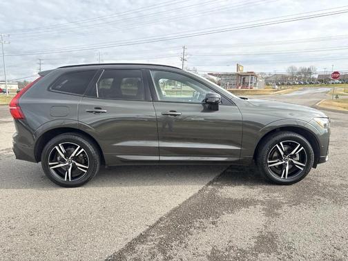 2022 Volvo XC60 B5 R-DESIGN