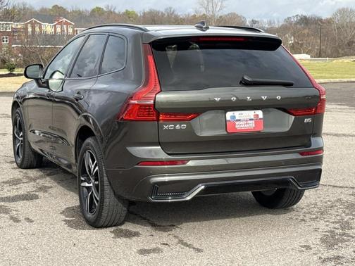 2022 Volvo XC60 B5 R-DESIGN