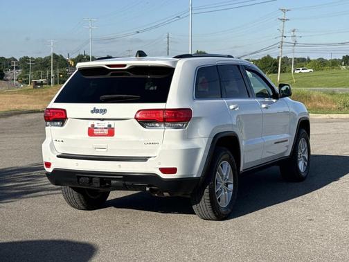 Bright White Clearcoat 2017 Jeep Grand Cherokee LAREDO