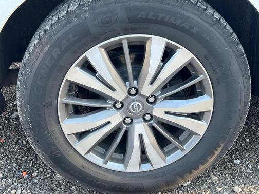 2019 Nissan Pathfinder SL