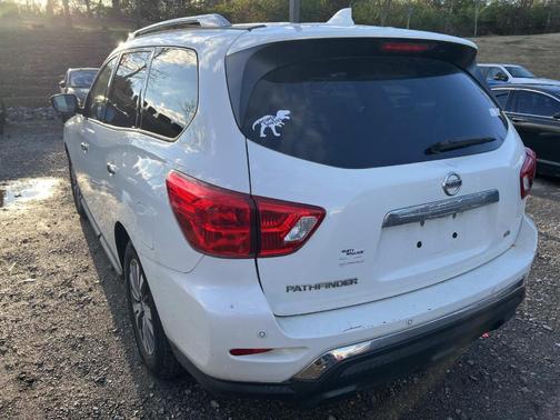 2019 Nissan Pathfinder SL
