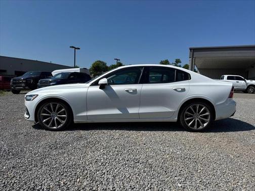 2021 Volvo S60 T6 Momentum