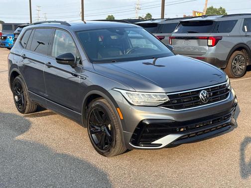 2023 Volkswagen Tiguan 2.0T SE R-Line Black