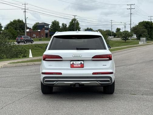 Glacier White Metallic 2021 Audi Q7 55 QUATTRO PREMIUM