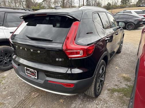 2023 Volvo XC40 B5 Plus Bright Theme