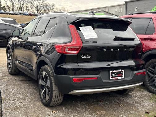2023 Volvo XC40 B5 Plus Bright Theme