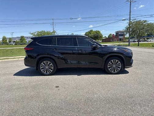 Midnight Black Metallic 2020 Toyota Highlander PLATINUM