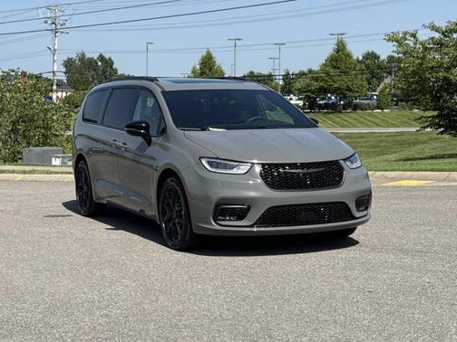 Ceramic Gray Clearcoat 2025 Chrysler Pacifica LIMITED