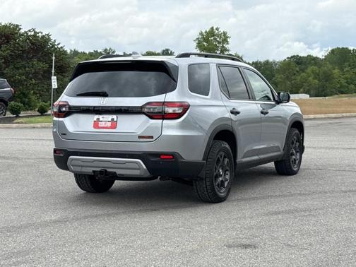 Lunar Silver Metallic 2025 Honda Pilot TRAILSPORT