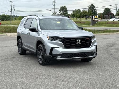 Lunar Silver Metallic 2025 Honda Pilot TRAILSPORT