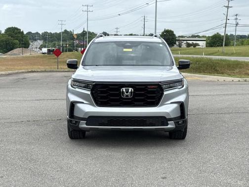 Lunar Silver Metallic 2025 Honda Pilot TRAILSPORT