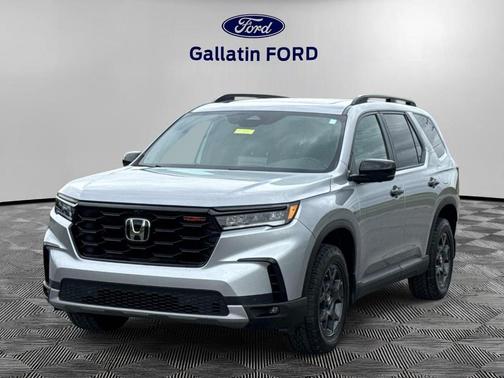 Lunar Silver Metallic 2025 Honda Pilot TRAILSPORT