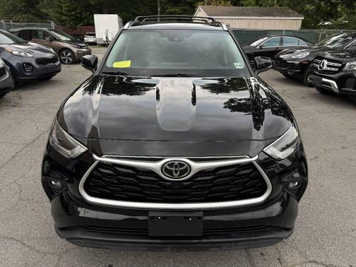 Midnight Black Metallic 2021 Toyota Highlander XLE
