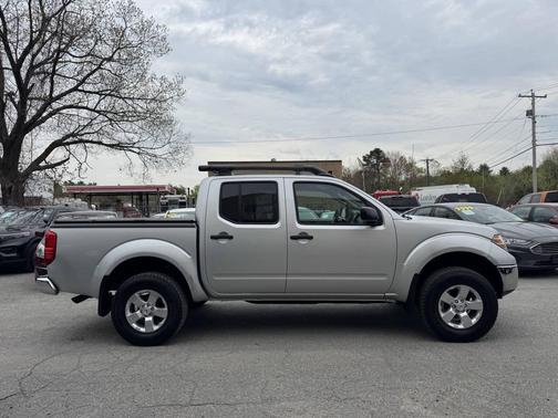 Radiant Silver 2011 Nissan Frontier SV