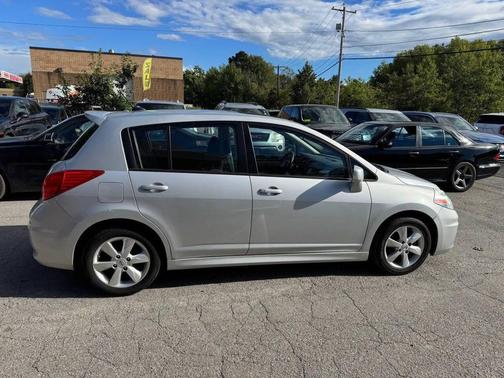 2011 Nissan Versa 1.8 SL