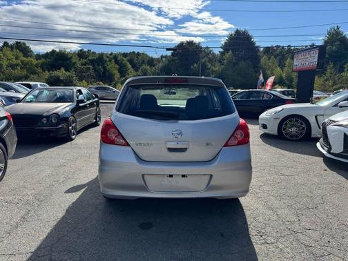 2011 Nissan Versa 1.8 SL