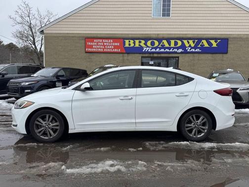 2017 Hyundai ELANTRA SE