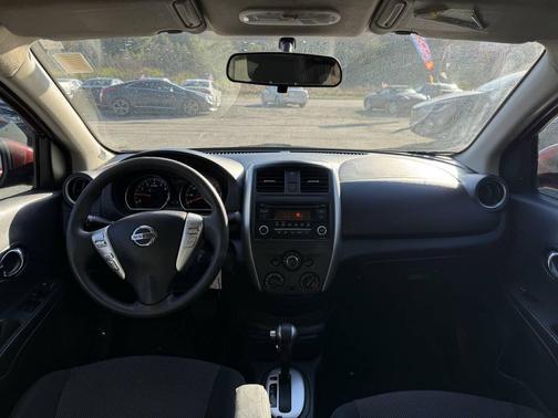 Burgundy 2016 Nissan Versa 1.6 SV