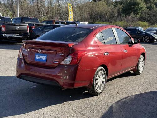 Burgundy 2016 Nissan Versa 1.6 SV
