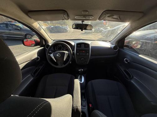Burgundy 2016 Nissan Versa 1.6 SV