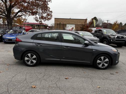 2019 Hyundai IONIQ Plug-In Hybrid Base