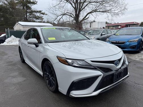 Ice Edge 2024 Toyota Camry Hybrid SE