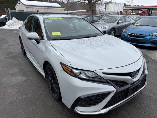 Ice Edge 2024 Toyota Camry Hybrid SE