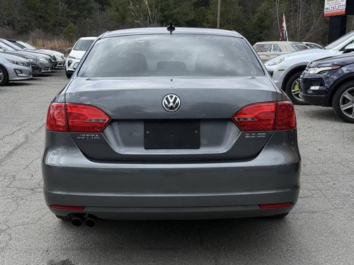 Gray 2012 Volkswagen Jetta SE