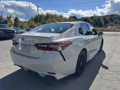 2024 Toyota Camry Hybrid SE