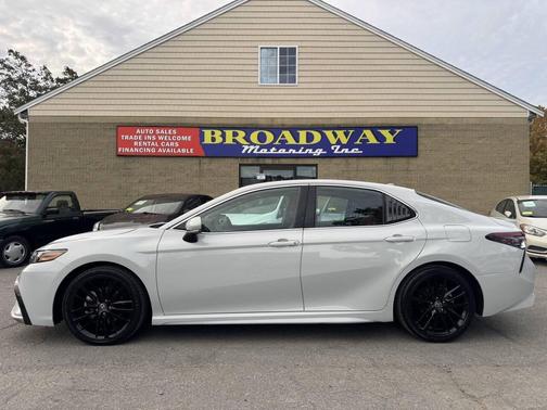 2024 Toyota Camry Hybrid SE