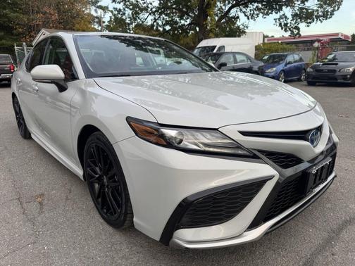 2024 Toyota Camry Hybrid SE