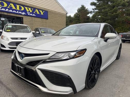 2024 Toyota Camry Hybrid SE