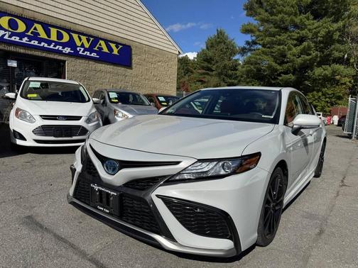 2024 Toyota Camry Hybrid SE