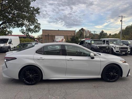 2024 Toyota Camry Hybrid SE
