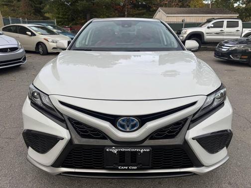 2024 Toyota Camry Hybrid SE
