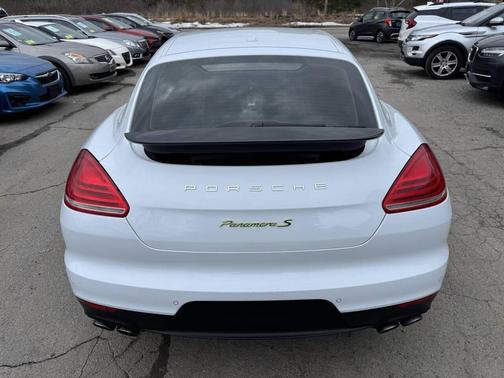 2016 Porsche Panamera 4