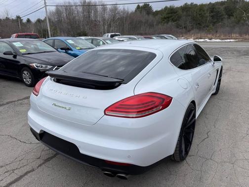 2016 Porsche Panamera 4