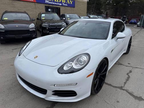 2016 Porsche Panamera 4