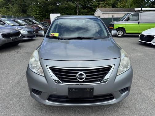 Silver 2013 Nissan Versa 1.6 S