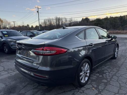 2020 Ford Fusion SE 4dr Sedan