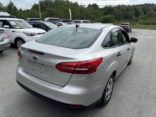 Ingot Silver Metallic 2017 Ford Focus SE