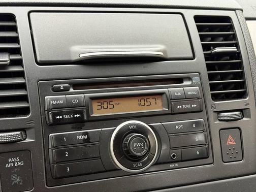 2011 Nissan Versa 1.8 S